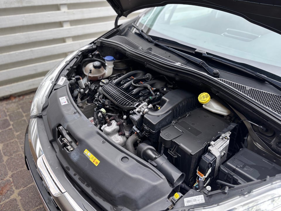 Peugeot 208 1,2 PureTech 82 Selection Sky 5d