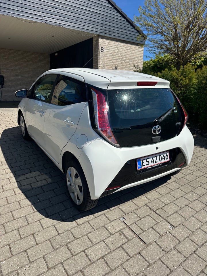 Toyota Aygo 1,0 VVT-i x-press x-shift 5d