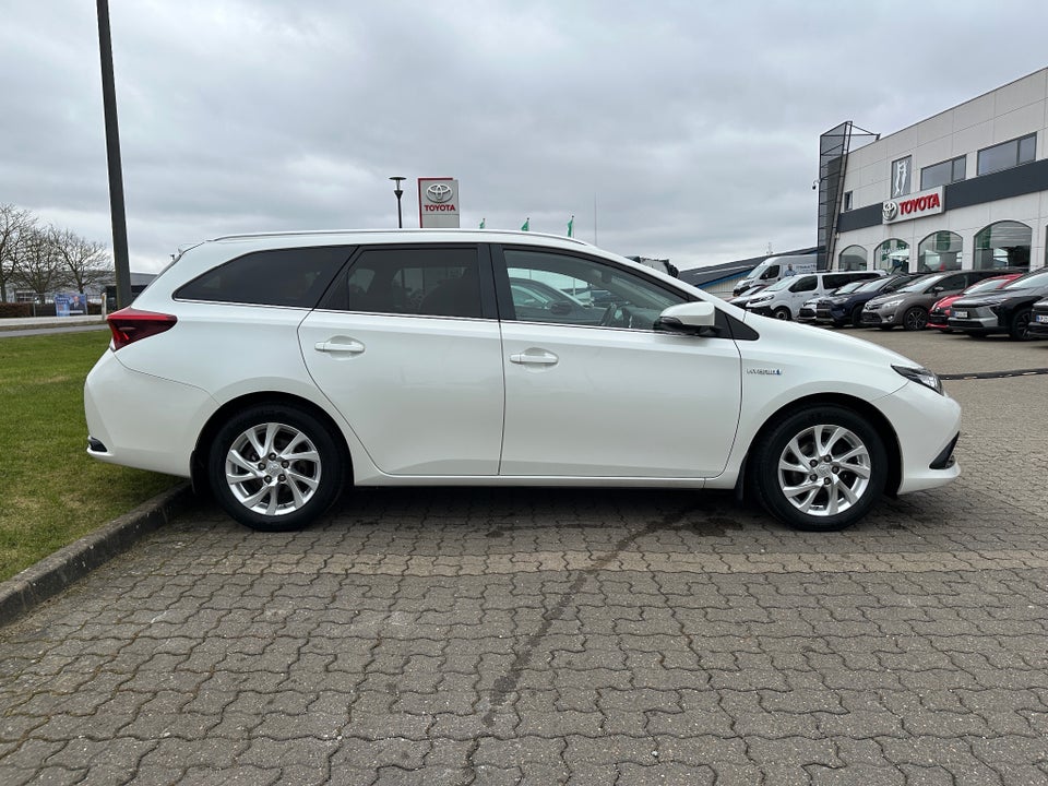Toyota Auris 1,8 Hybrid H2 Touring Sports CVT 5d