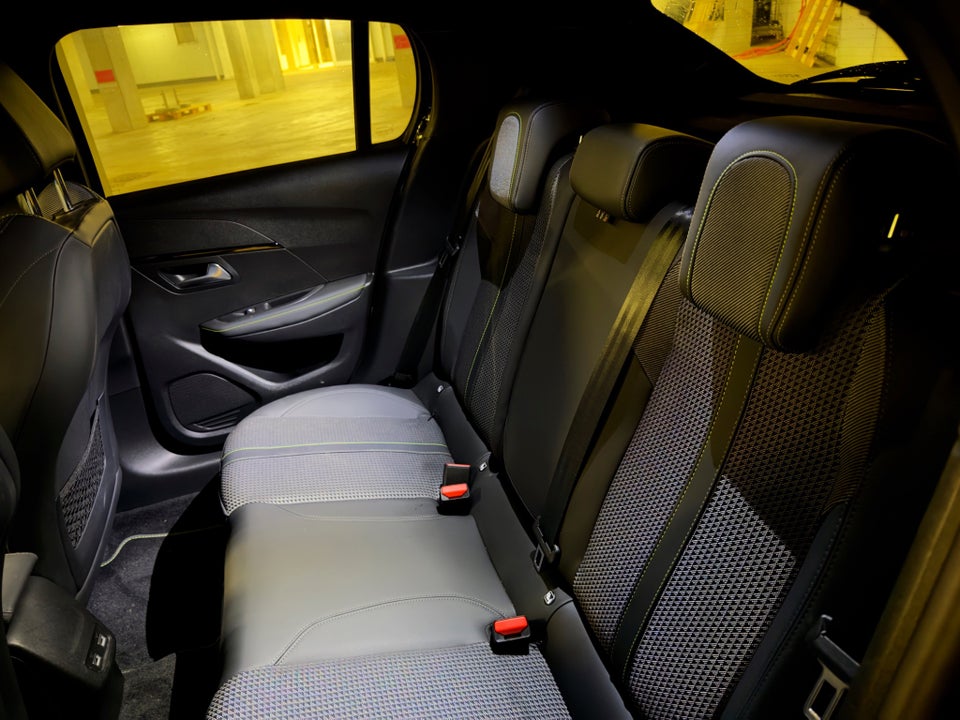 Peugeot e-208 50 GT 5d