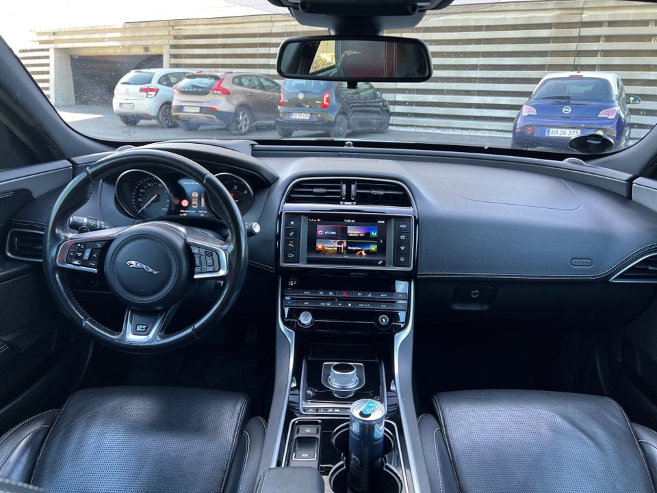 Jaguar XE 2,0 D180 R-Sport aut. 4d