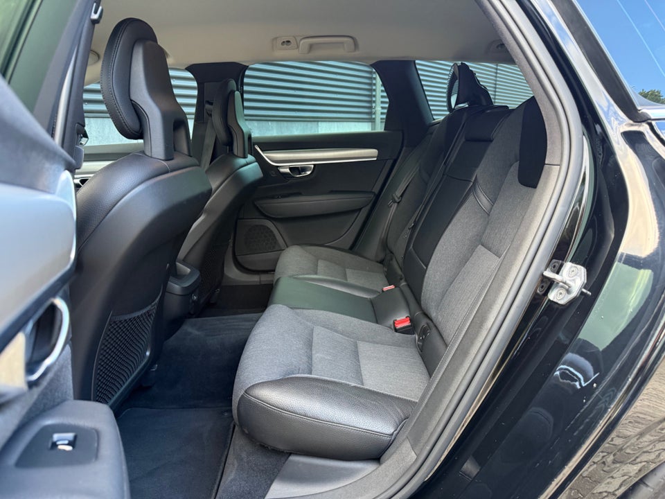 Volvo V90 2,0 T5 254 Momentum aut. 5d