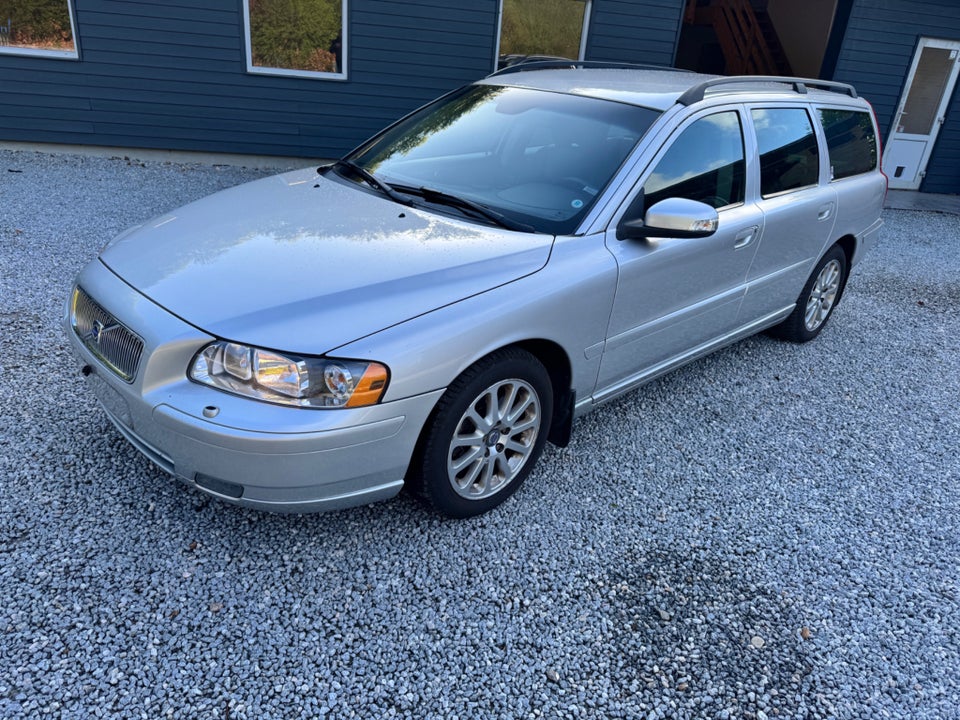 Volvo V70 2,5 T Momentum aut. 5d