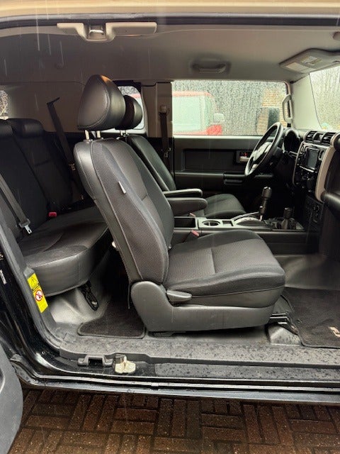 Toyota FJ Cruiser 4,0 V6 aut. 4x4 5d