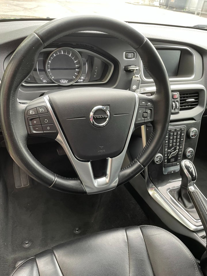 Volvo V40 1,5 T3 152 Momentum aut. 5d