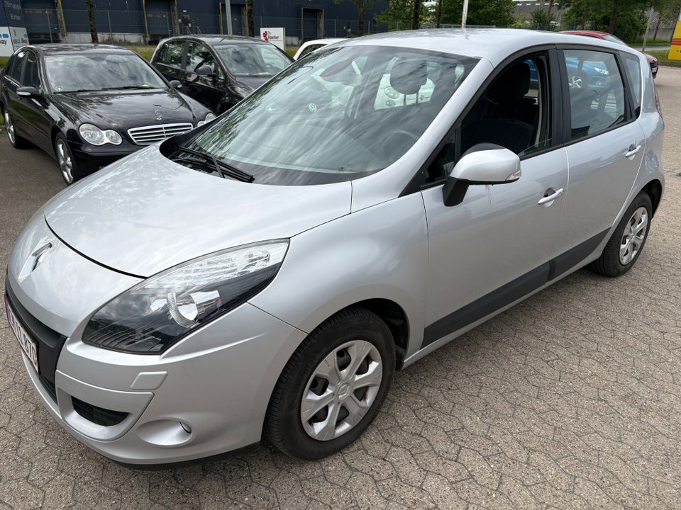 Renault Scenic III 1,6 16V Dynamique 5d