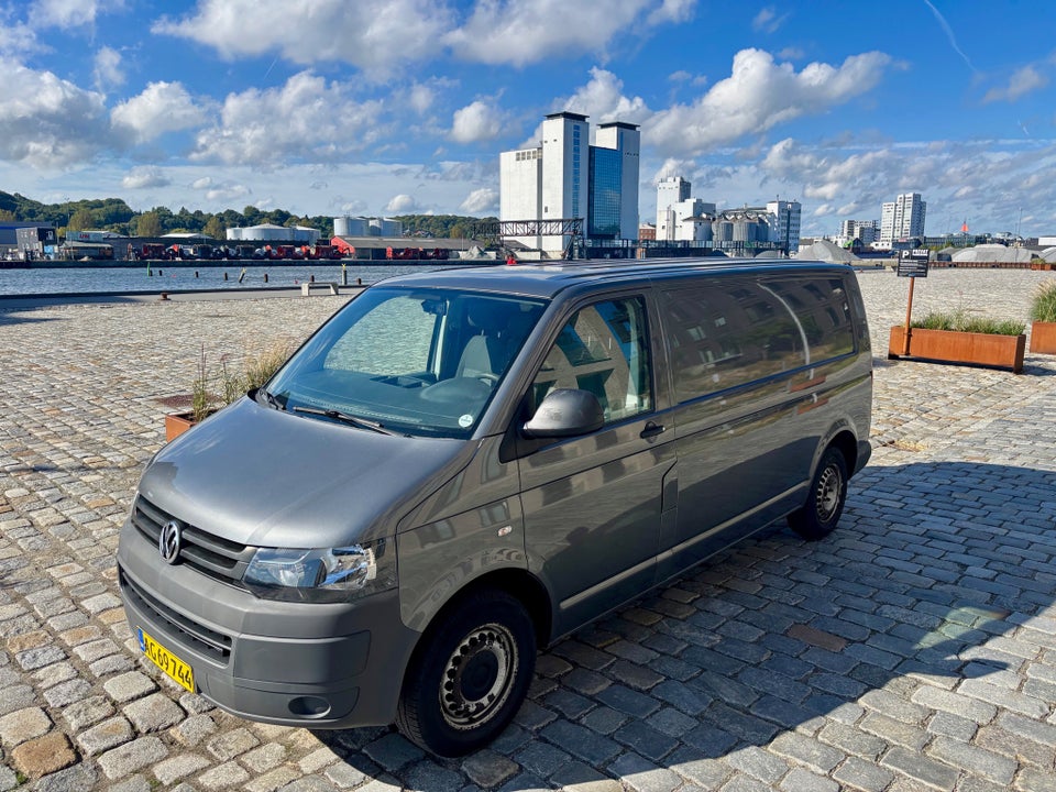 VW Transporter 2,0 TDi 102 Kassevogn lang