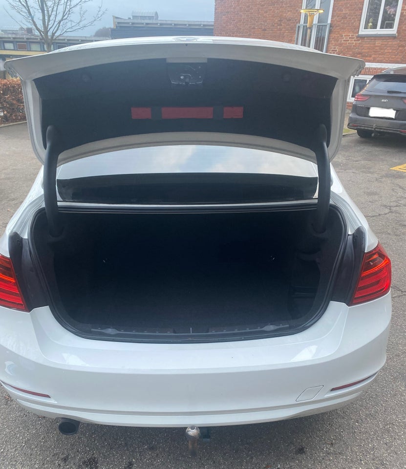 BMW 320i 2,0 aut. 4d