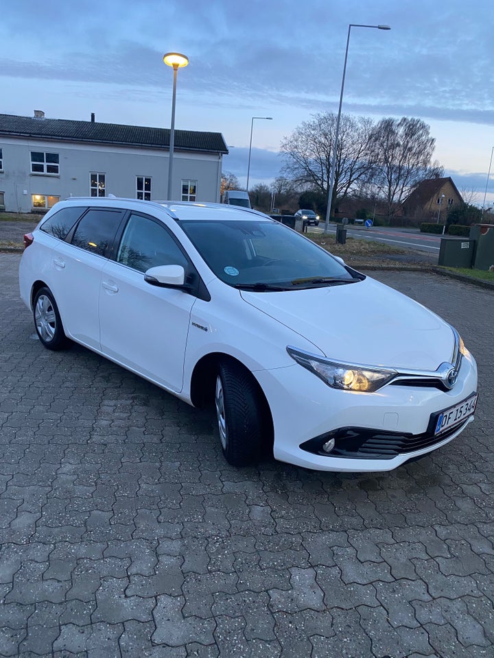 Toyota Auris 1,8 Hybrid H2 Comfort Touring Sports CVT 5d