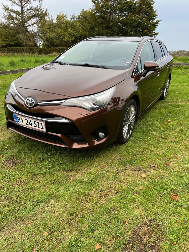 Toyota Avensis 1,8 VVT-i T2 Premium Touring Sports 5d