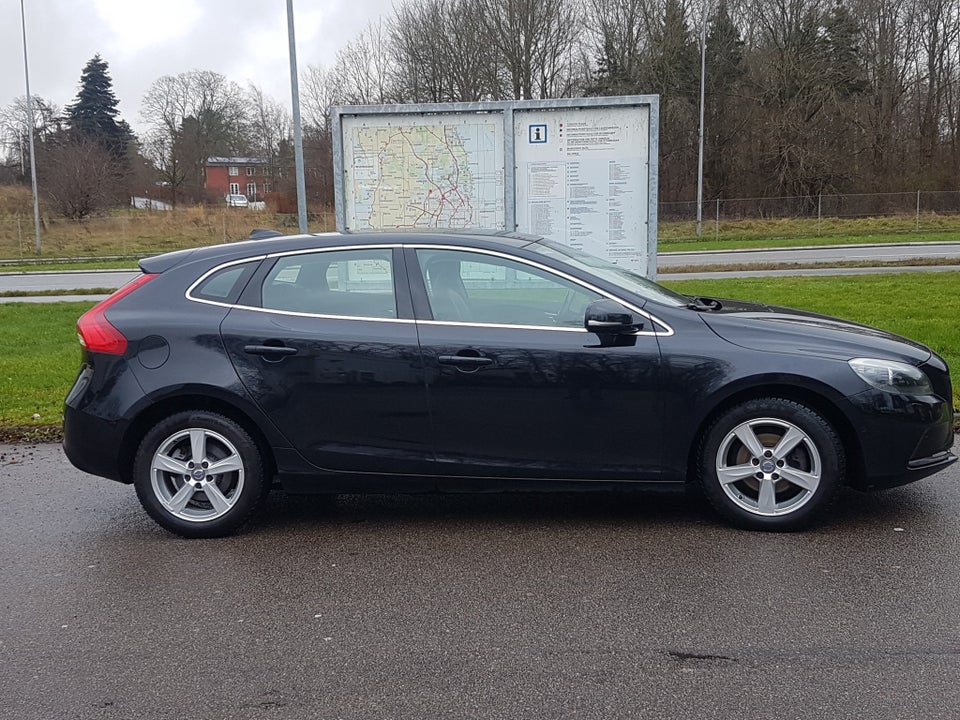 Volvo V40 1,6 D2 115 Kinetic 5d