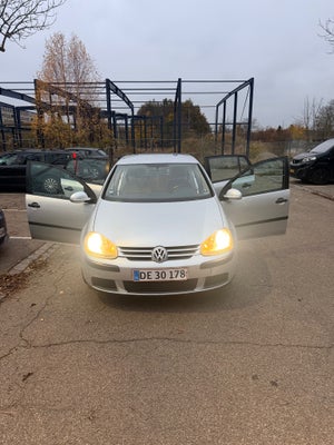 VW Golf V 1,6 FSi Tiptr. 5d