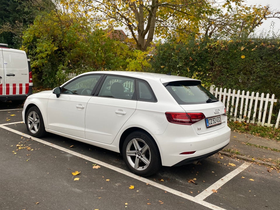 Audi A3 30 TFSi Sport Sportback 5d