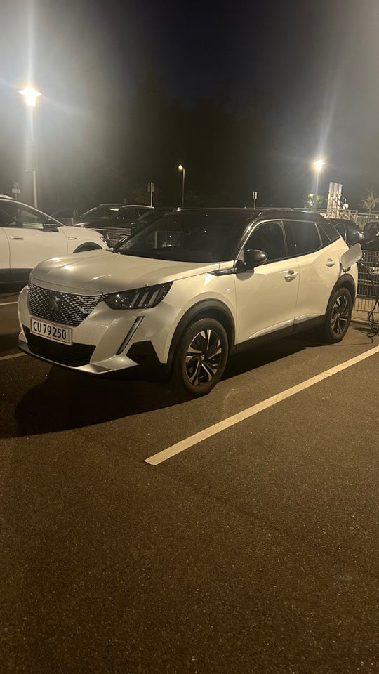 Peugeot e-2008 50 GT Sky 5d