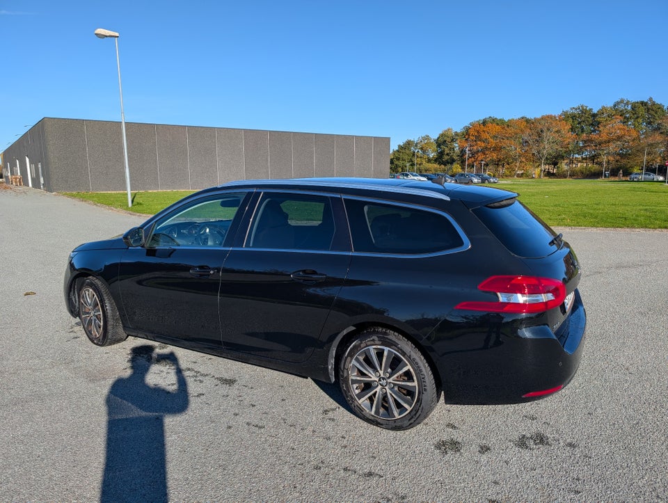 Peugeot 308 1,2 e-THP 130 Selection Sky SW 5d