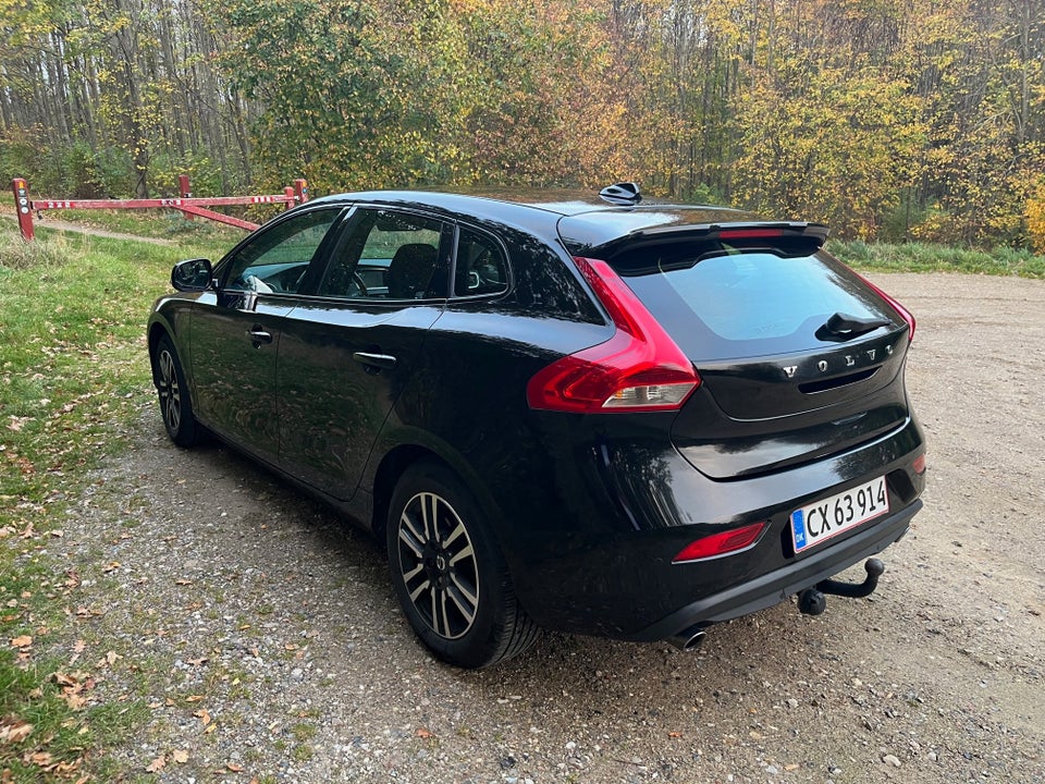 Volvo V40 2,0 D3 150 Momentum 5d