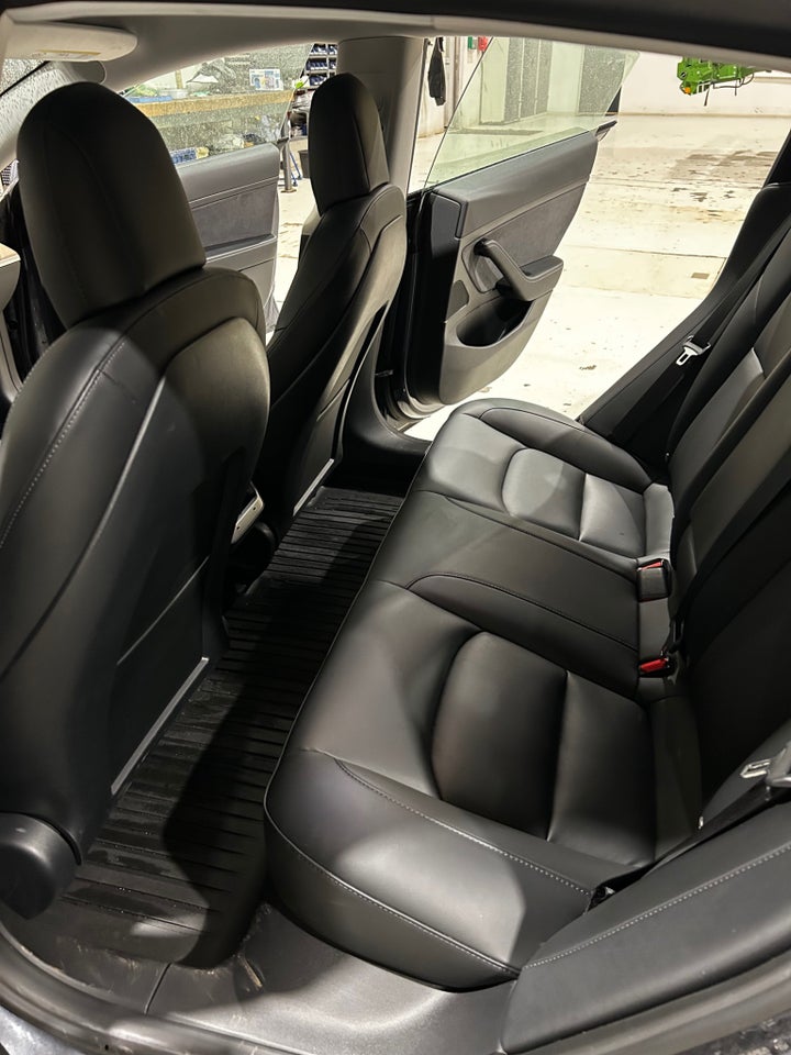 Tesla Model 3 Standard Range+ RWD 4d