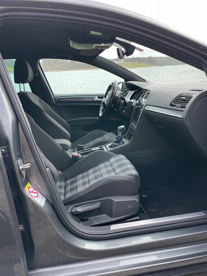 VW Golf VII 1,4 GTE DSG 5d