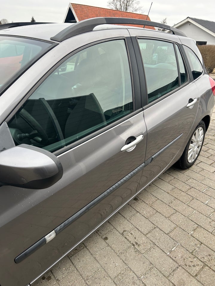 Renault Clio III 1,2 16V Sport Tourer 5d