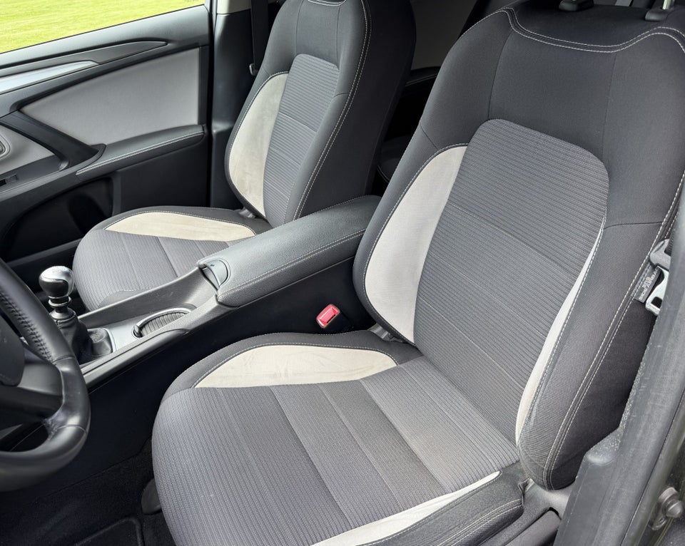 Toyota Avensis 1,8 VVT-i T2 Premium Touring Sports 5d