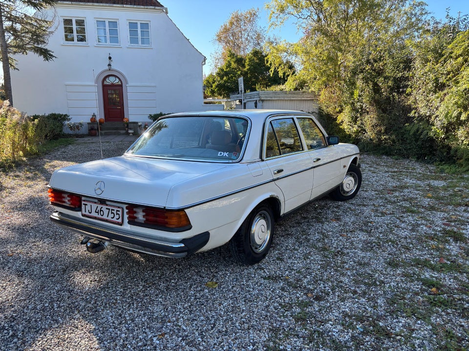 Mercedes 230 E 2,3 aut. 4d