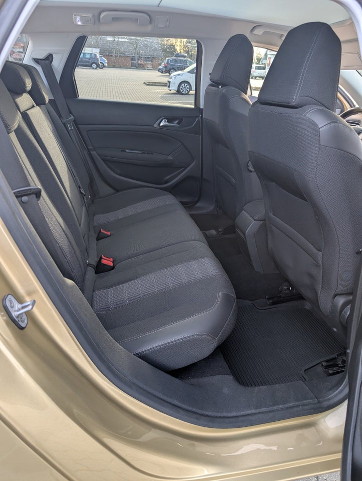 Peugeot 308 1,6 BlueHDi 120 Selection Sky SW 5d