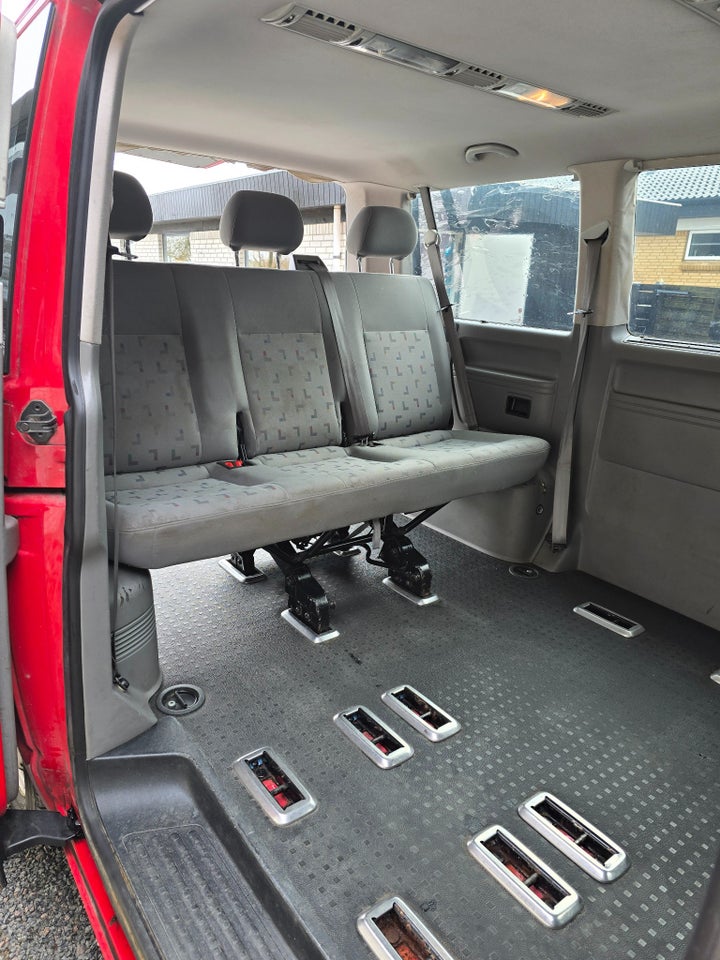 VW Transporter 2,5 TDi 130 Comfortline 5d