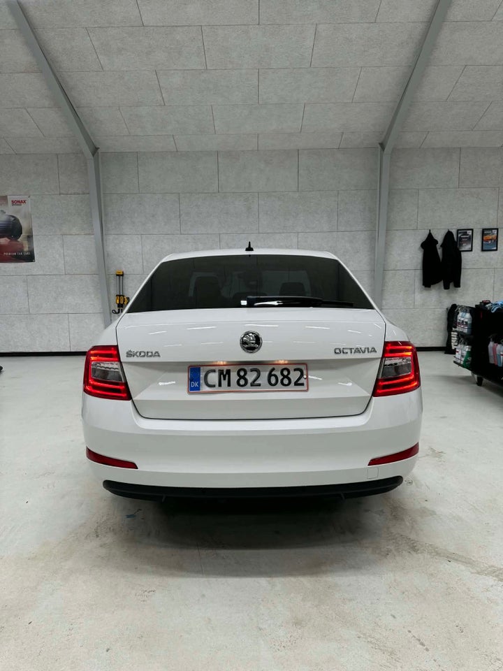 Skoda Octavia 1,6 TDi 110 Style DSG 5d