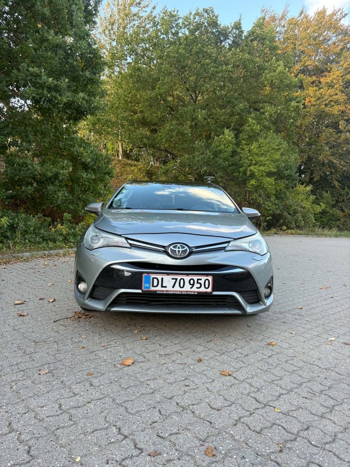 Toyota Avensis 1,8 VVT-i T2 Premium Touring Sports 5d