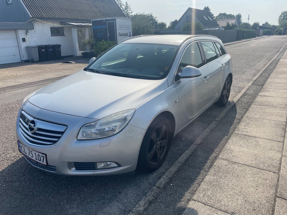 Opel Insignia 1,8 Essentia Sports Tourer 5d