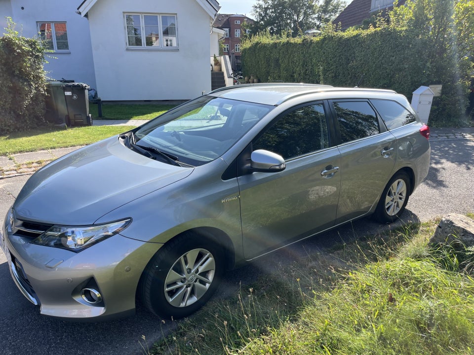 Toyota Auris 1,8 Hybrid H2+ Touring Sports CVT 5d