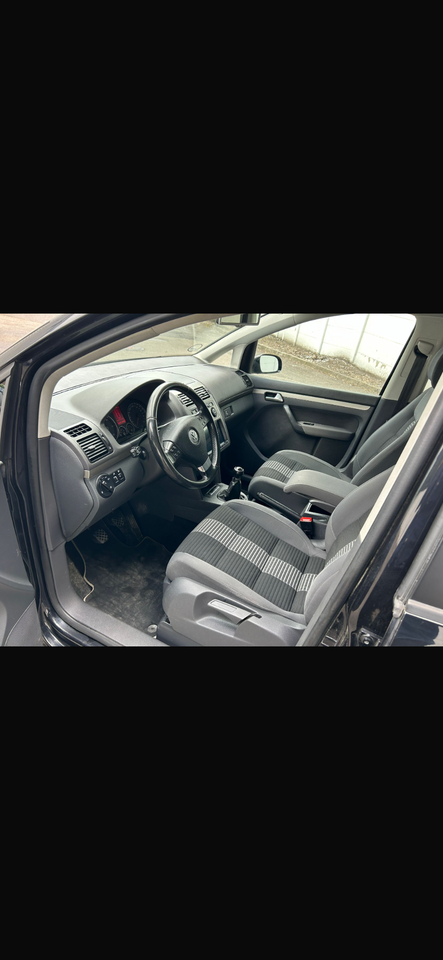 VW Touran 1,9 TDi 105 Conceptline 7prs 5d