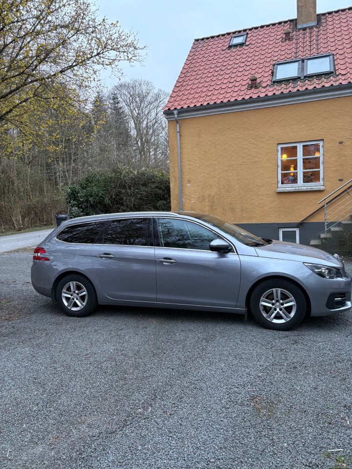Peugeot 308 1,5 BlueHDi 130 Allure+ Sky SW 5d