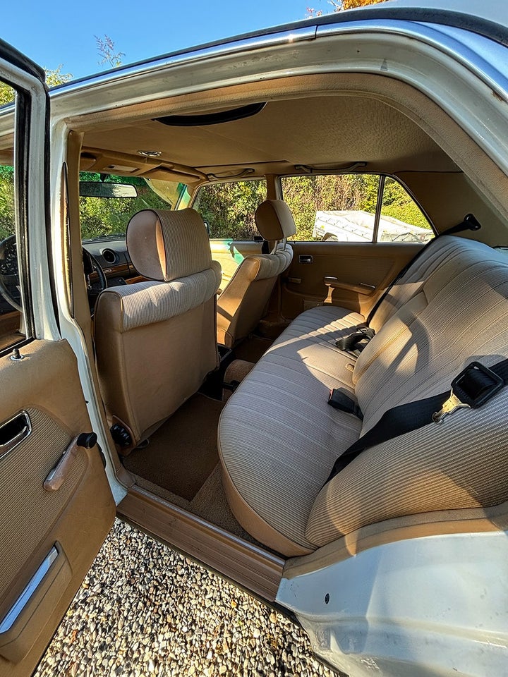 Mercedes 230 E 2,3 aut. 4d
