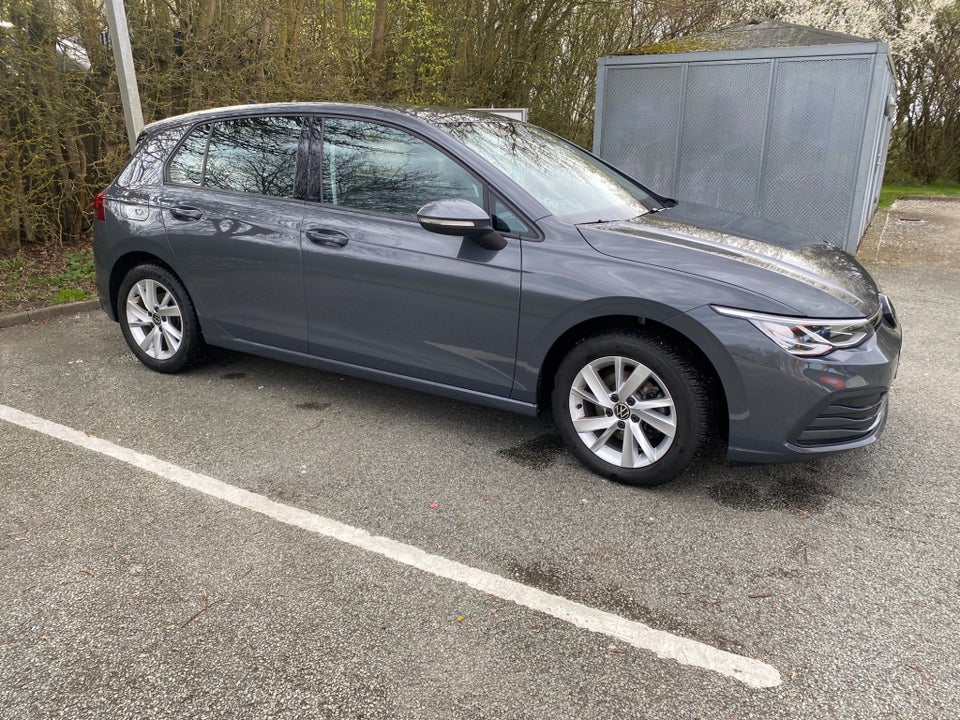 VW Golf VIII 1,5 eTSi 130 Life DSG 5d