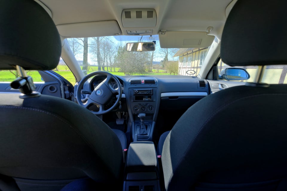 Skoda Octavia 1,6 FSi Ambiente aut. 5d