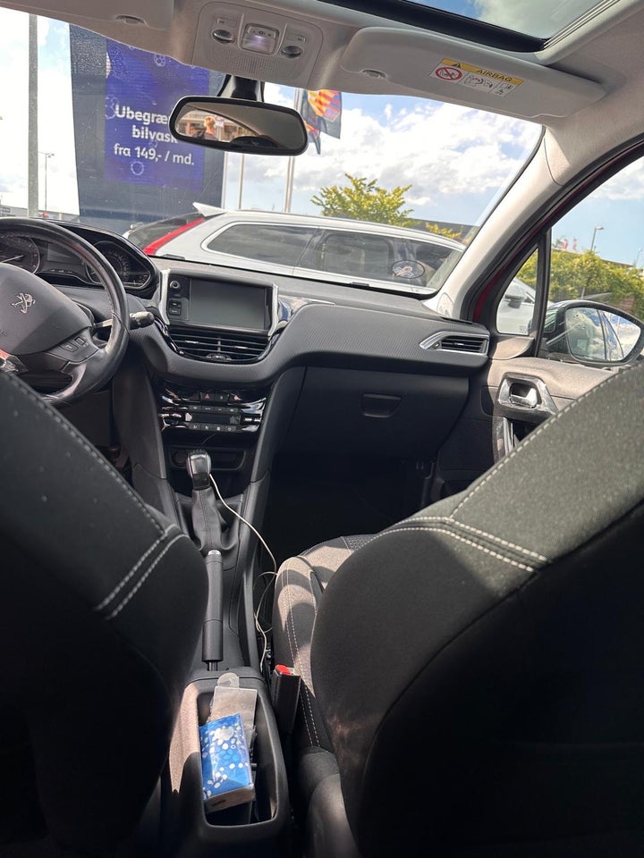 Peugeot 208 1,6 BlueHDi 100 Allure Sky 5d