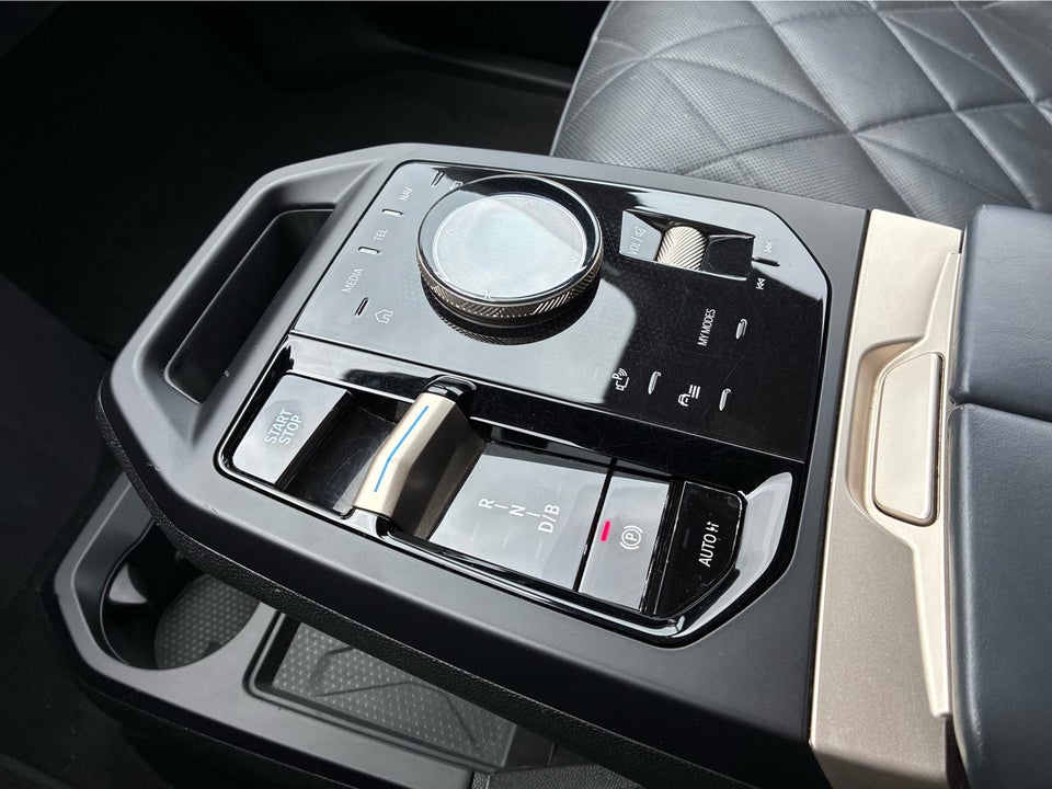 BMW iX xDrive40 Fully Charged Sport 5d