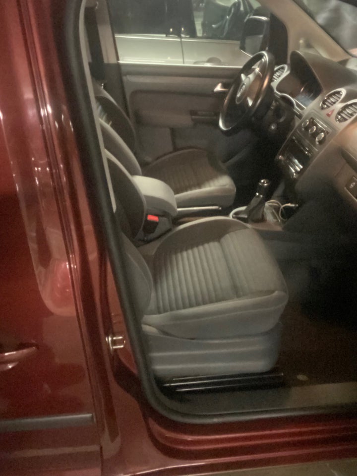 VW Caddy 1,6 TDi 75 Trendline BMT 4d