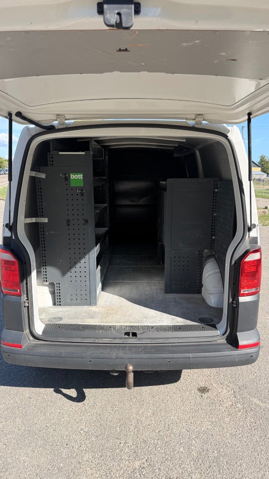 VW Transporter 2,0 TDi 102 Kassevogn lang