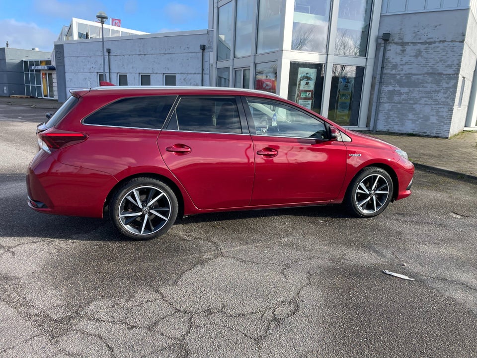Toyota Auris 1,8 Hybrid H4 Touring Sports CVT 5d