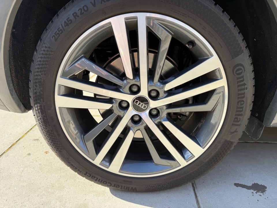 Audi Q5 40 TDi S-line quattro S-tr. 5d