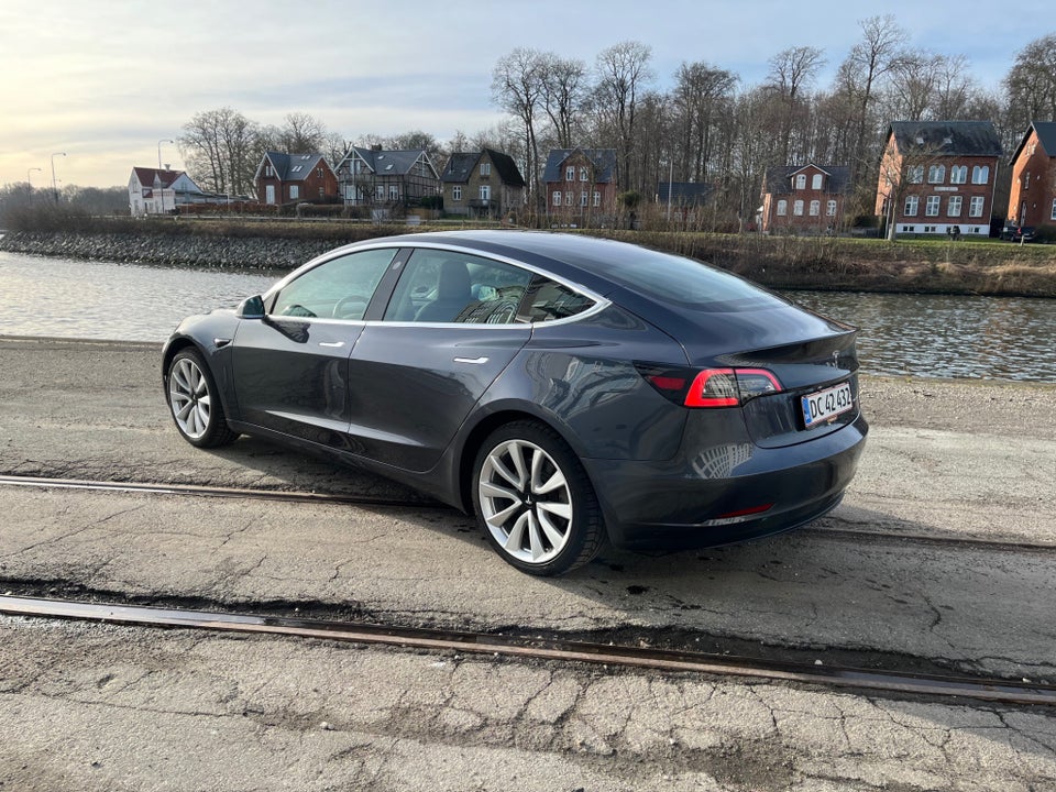 Tesla Model 3 Long Range AWD 4d