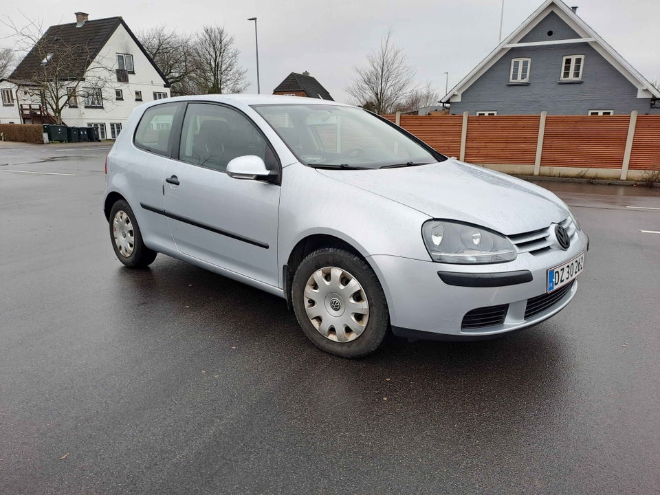 VW Golf V 1,6 Sportline 5d