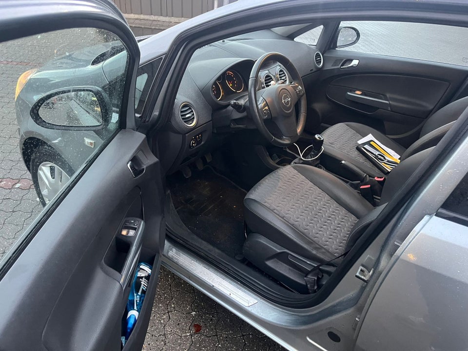 Opel Corsa 1,4 16V Cosmo 5d