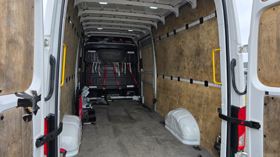 VW Crafter 35 2,0 TDi 177 Kassevogn L3H3 aut.