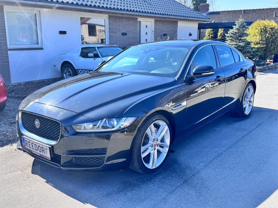 Jaguar XE 2,0 D180 Pure aut. 4d