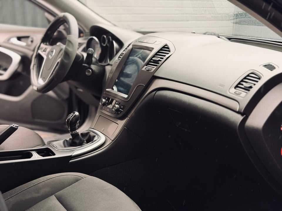 Opel Insignia 1,6 T 180 Edition Sports Tourer 5d