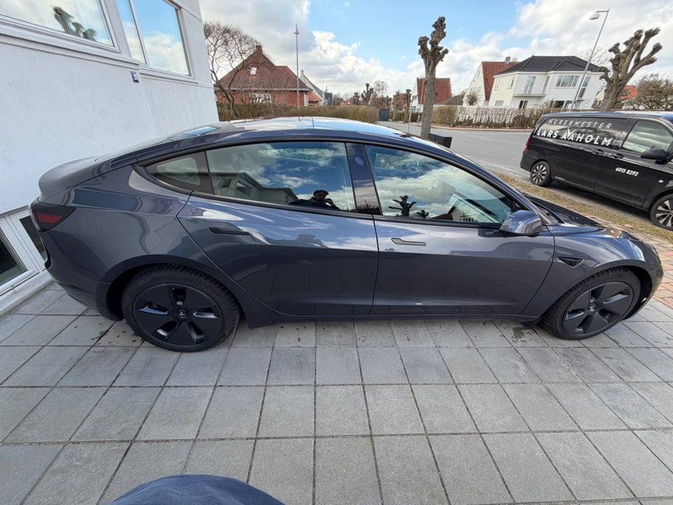 Tesla Model 3 Standard Range+ RWD 4d