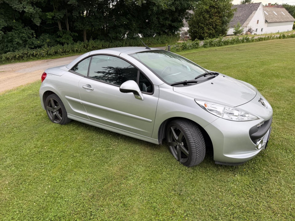Peugeot 207 1,6 VTi CC 2d